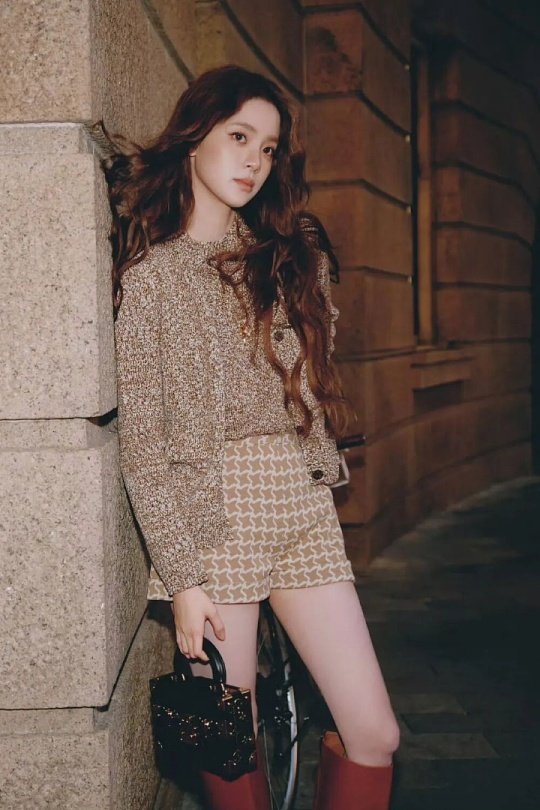 欧阳娜娜审美积累欧阳娜娜的审美积累是一场贯穿生活与成长的温柔修行，藏着超越年龄的