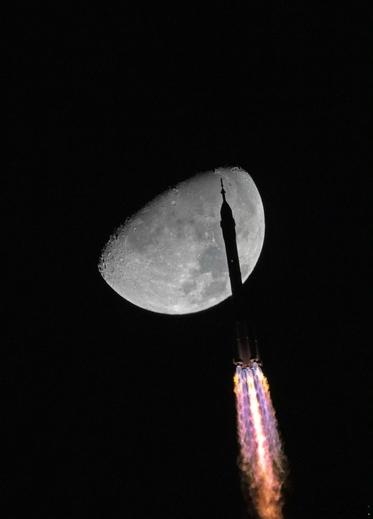 从神一的蹒跚起步，到神21稳稳落地、航天员吸溜着红烧牛肉拉面的满足笑脸，这一路足