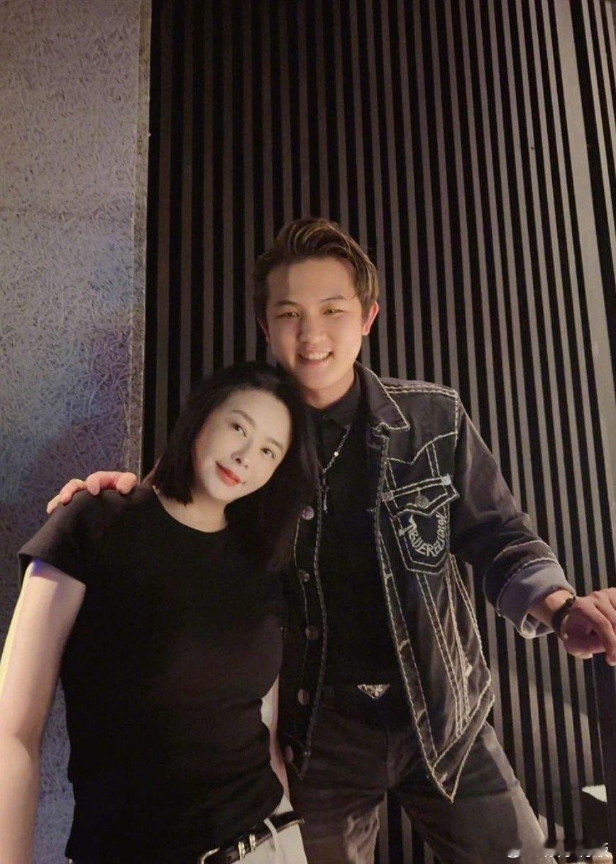 梁轩安承认做错事 七夕情人节梁轩安晒出了妻子萧淑慎亲手制作的牛丼饭，并公开承认了