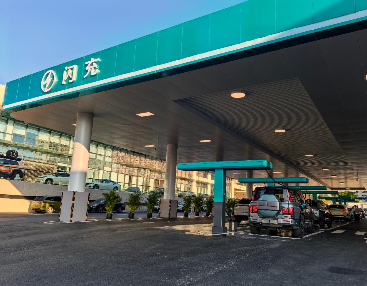 还记得两年前都在怒喷比亚迪不建充电桩吗，其实那时候比亚迪就规划好了，与其浪费时间