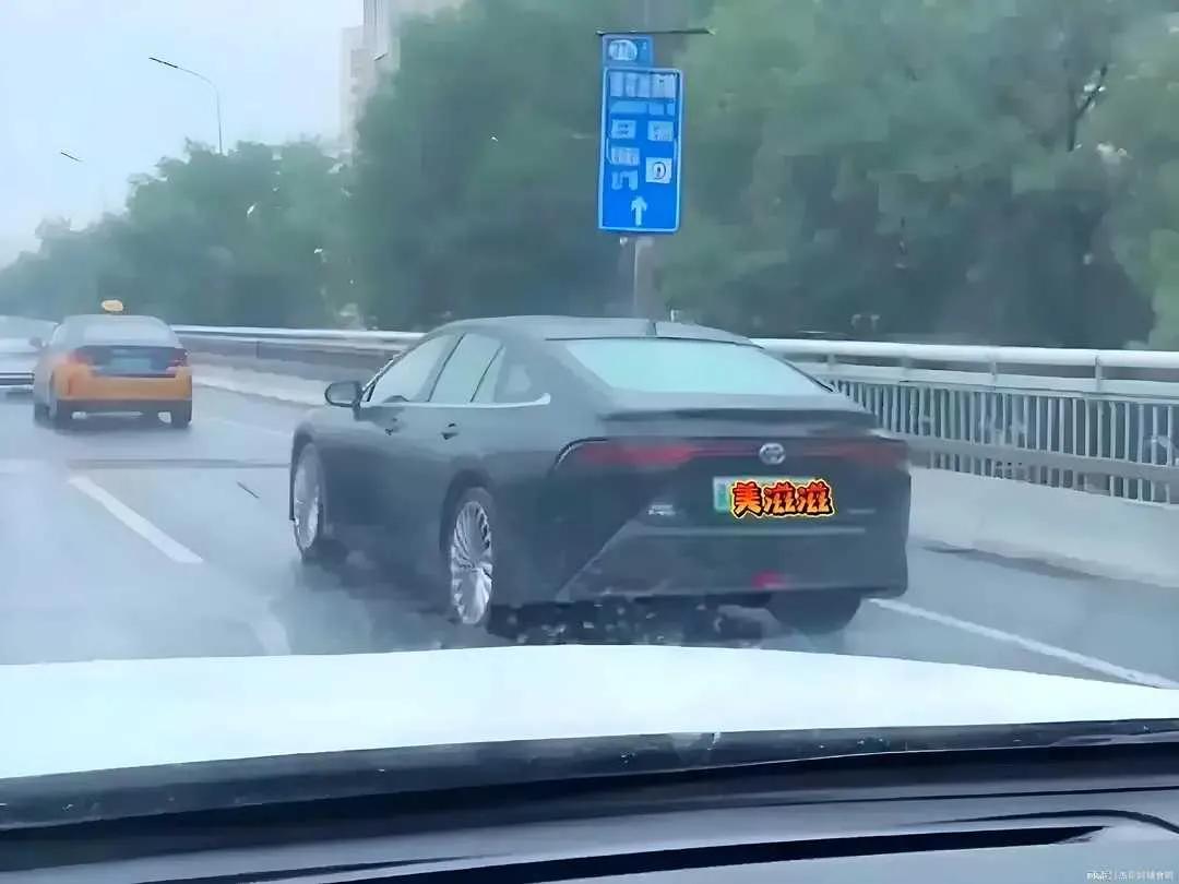 网友：真搞不懂，居然真有人花70w买这款车。。。#即使这车很一般# #丰田氢能源