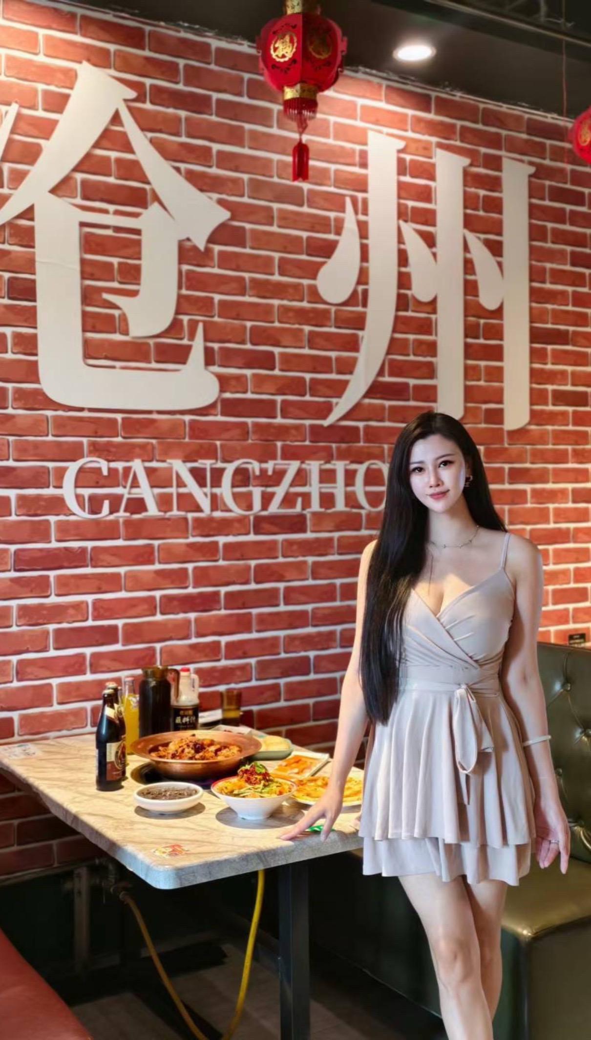 只要少许美丽 一句 “你很特别” 都曾听过千百遍。  别信，  江山 ...