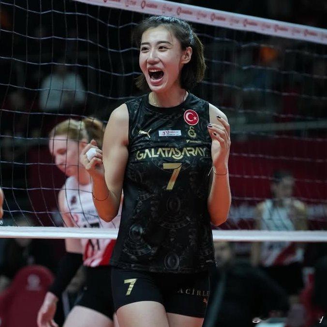 第三局比赛结束，王媛媛7扣3排2钟6拦拿到8分。王媛媛土耳其女排超级联赛