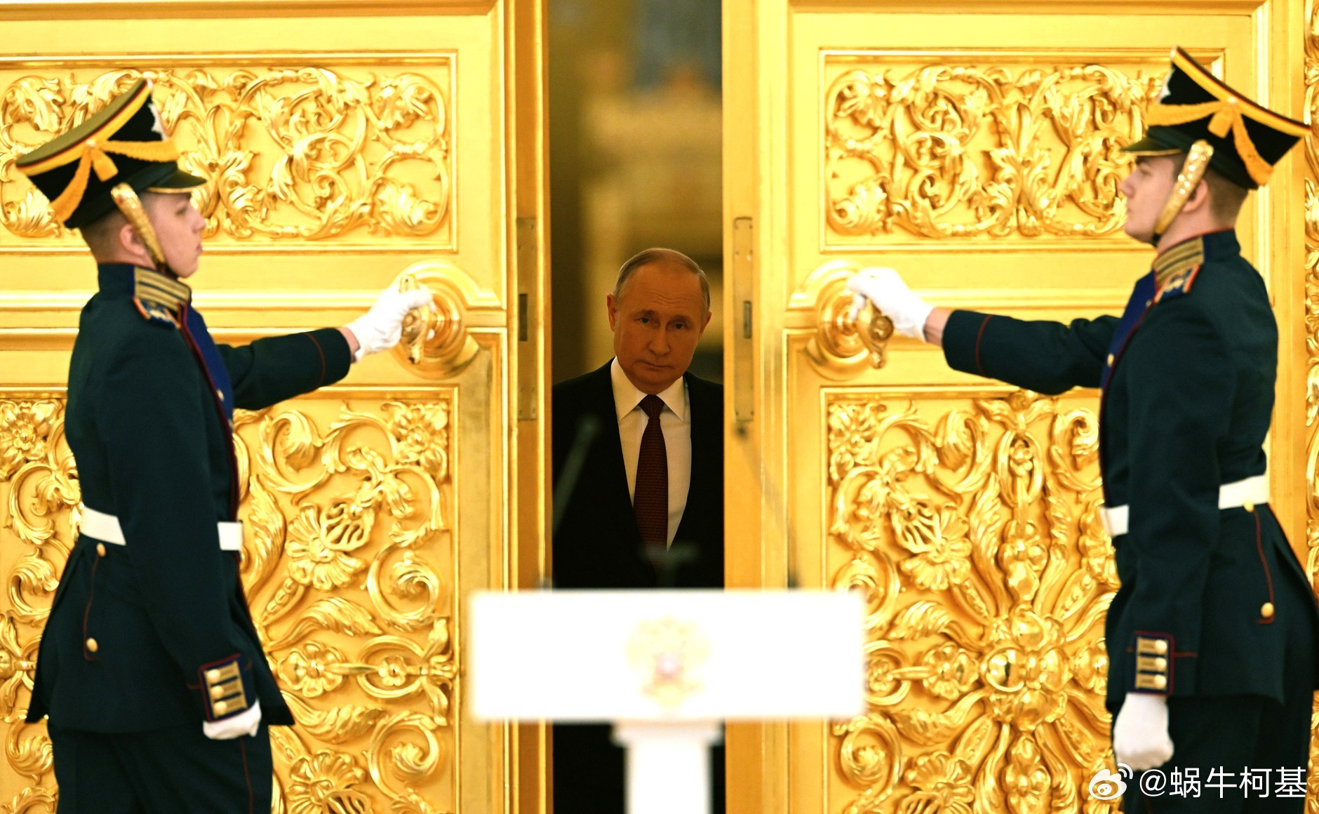 我对俄罗斯的判断就是：能在战场上拿到的，绝不会在谈判桌上打折卖。战线一推开、军费