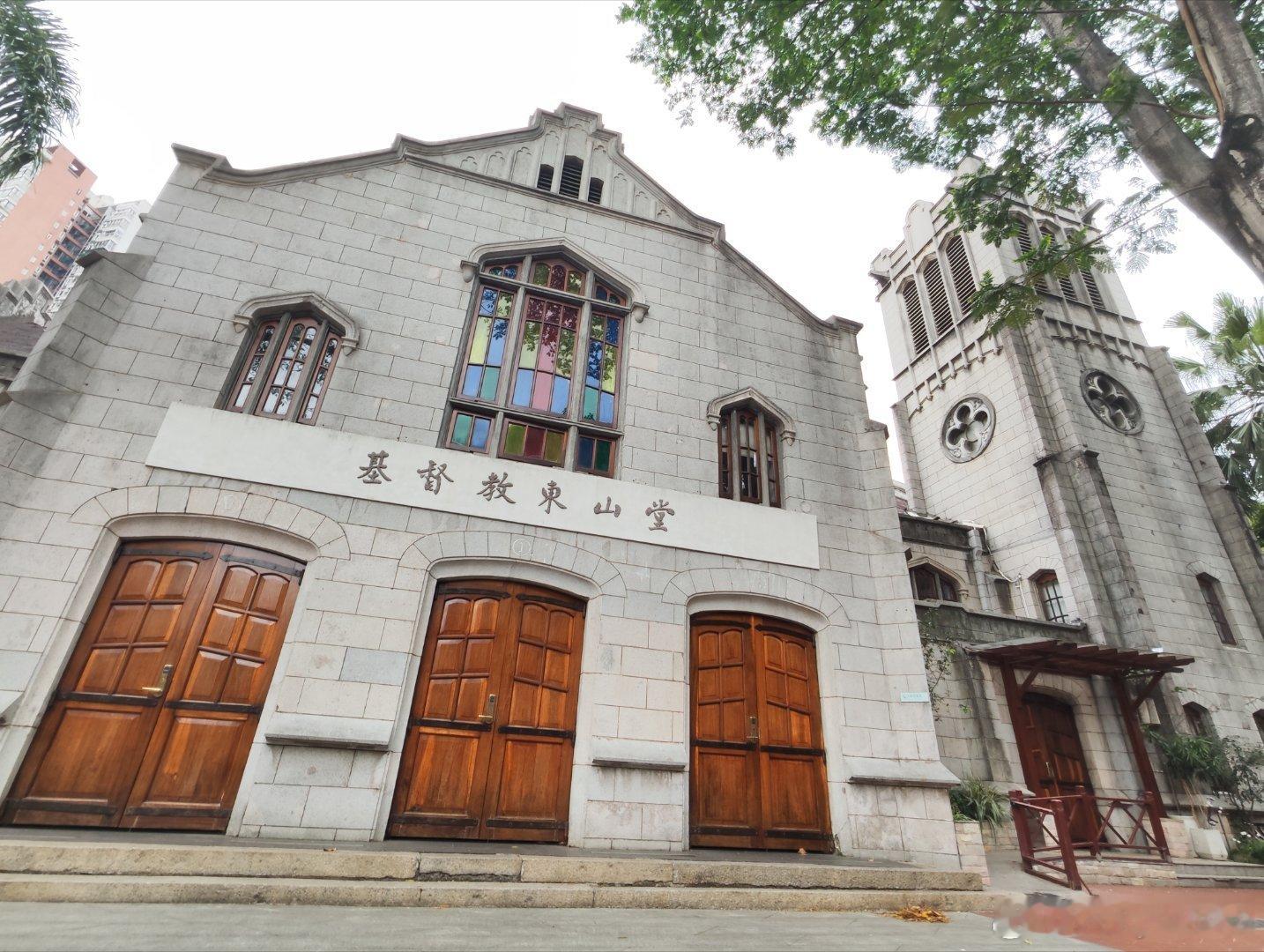 来东山转一转，看近年的变化。校服大湾鸡入室了，依然身光颈靓。东山堂鸟语花香，旺中