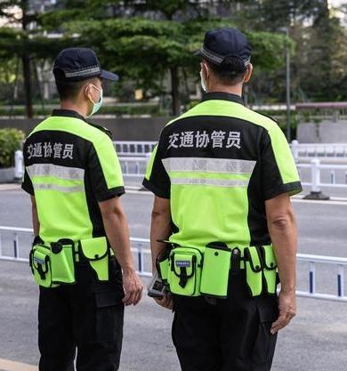 “交管”与“协管”一字之差，差之千里！

“交管”通常指拥有执法权的‌交通民警，