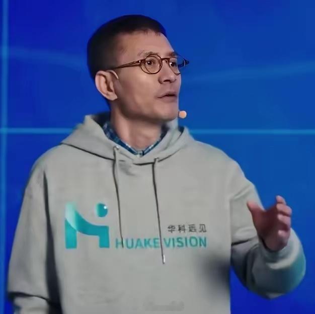《蔷薇风暴》江一笛和周杭约好了时间去元申资本谈项目，希望能有个好结果，张宏达太不