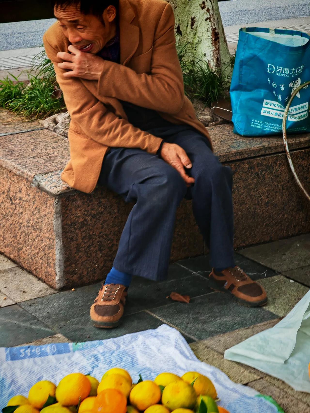 既然街拍不该拍不是个选项问题，那就闭着眼睛拍拍拍嘛#街头小众# #扫街乐趣#