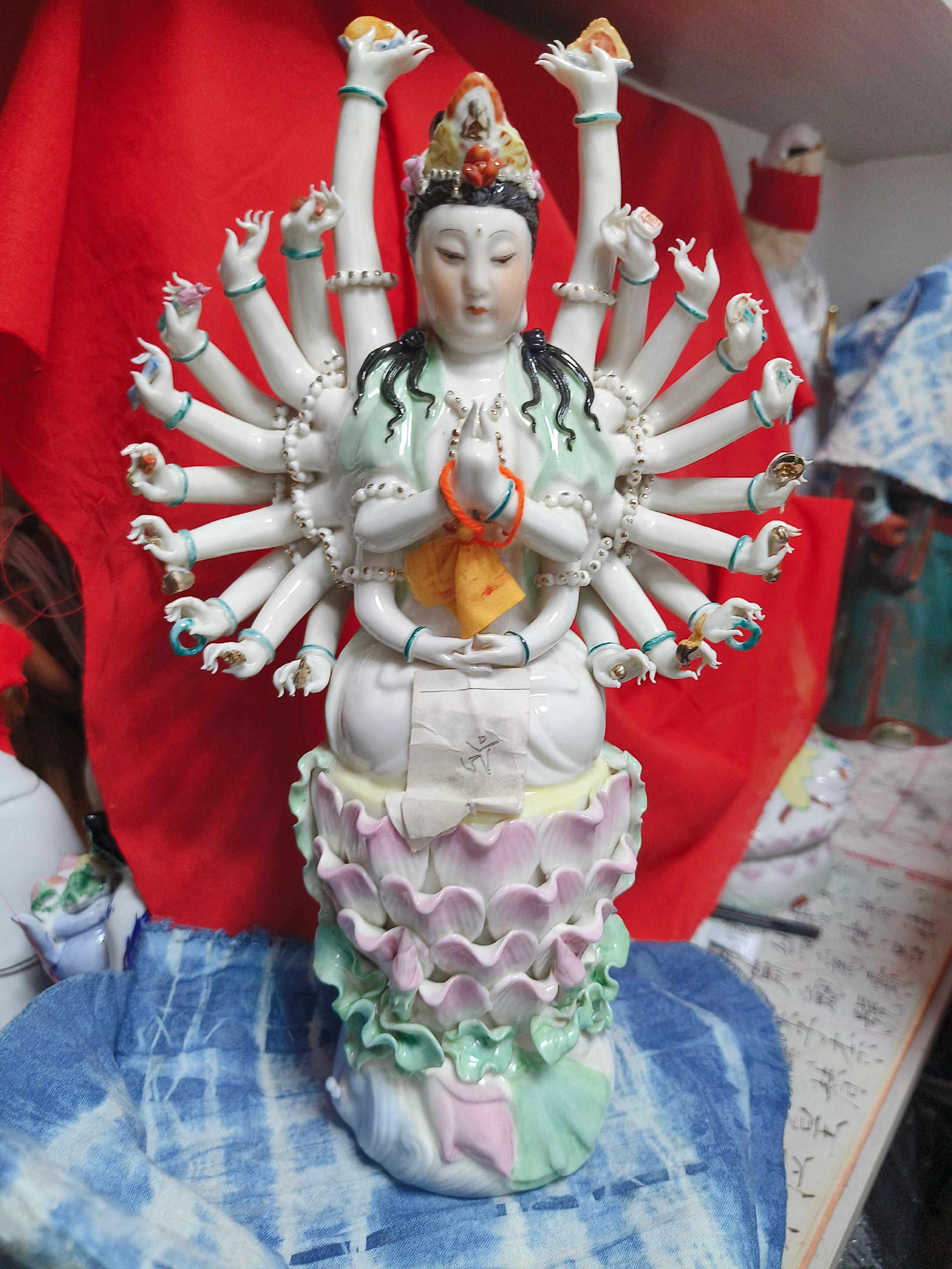眼藏三千界，心开万朵来。