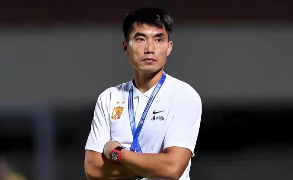 郑智马上就将走马上任！
据青岛记者孙飞的消息，青岛西海岸将于1月4日奔赴海口冬训