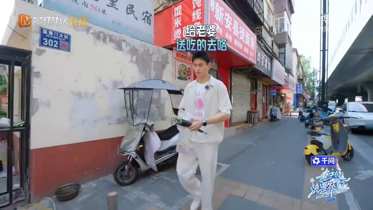 孙杨用体温给张豆豆焐热水瓶 从强势固执到贴心焐水，孙杨用行动证明改变。豆豆肠胃炎