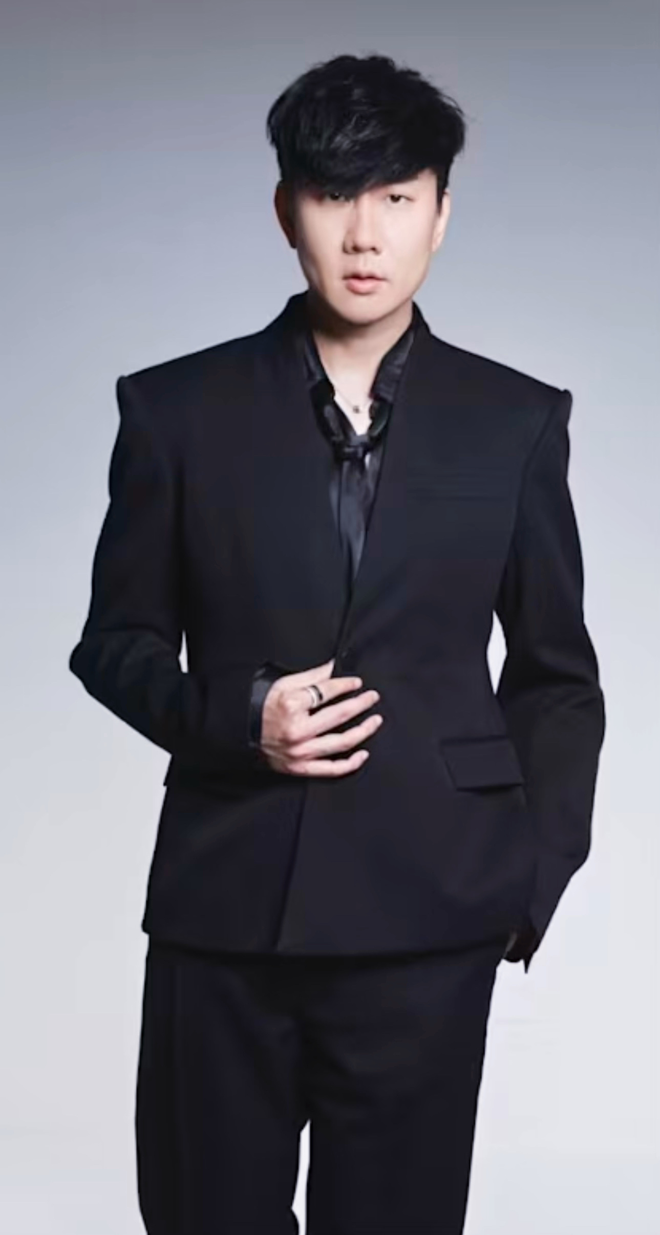 林俊杰  🌀  林俊杰jj20世界巡回演唱会 超不高清公式全身图来了哈哈哈哈哈