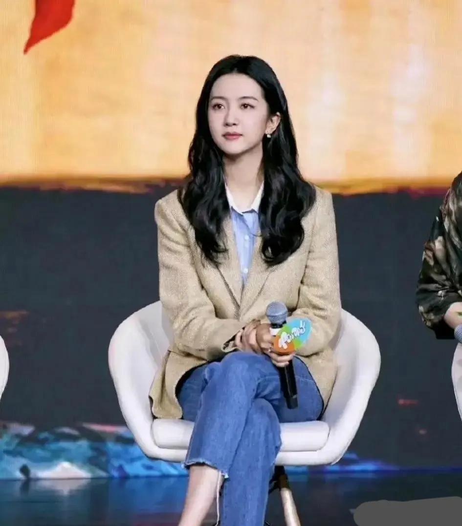 许龄月真是太有气质了，无论是外形条件还是个人魅力。