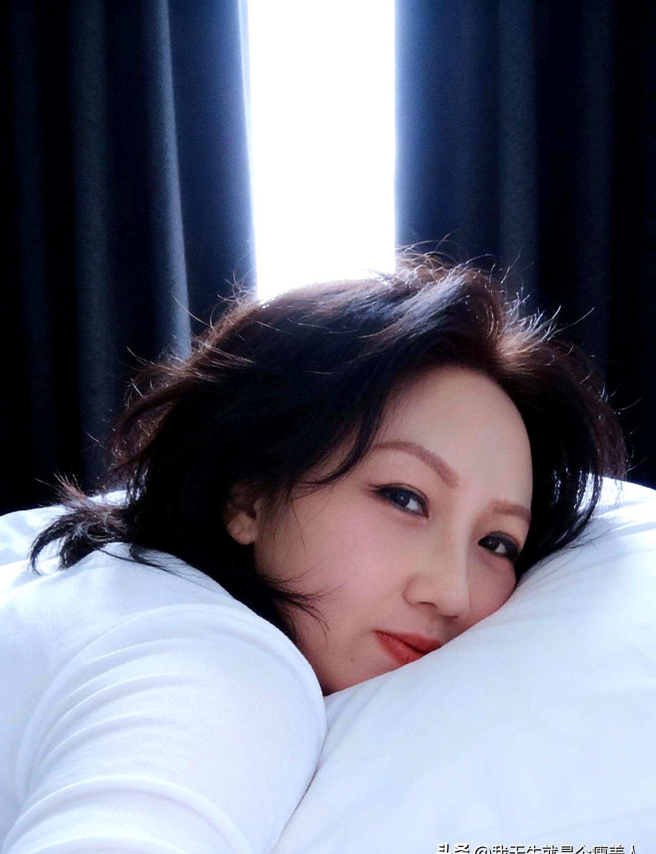 我真傻，以前为了减肥，晚上饿得胃疼也硬扛着，结果半夜爬起来狂吃一顿，第二天秤上一