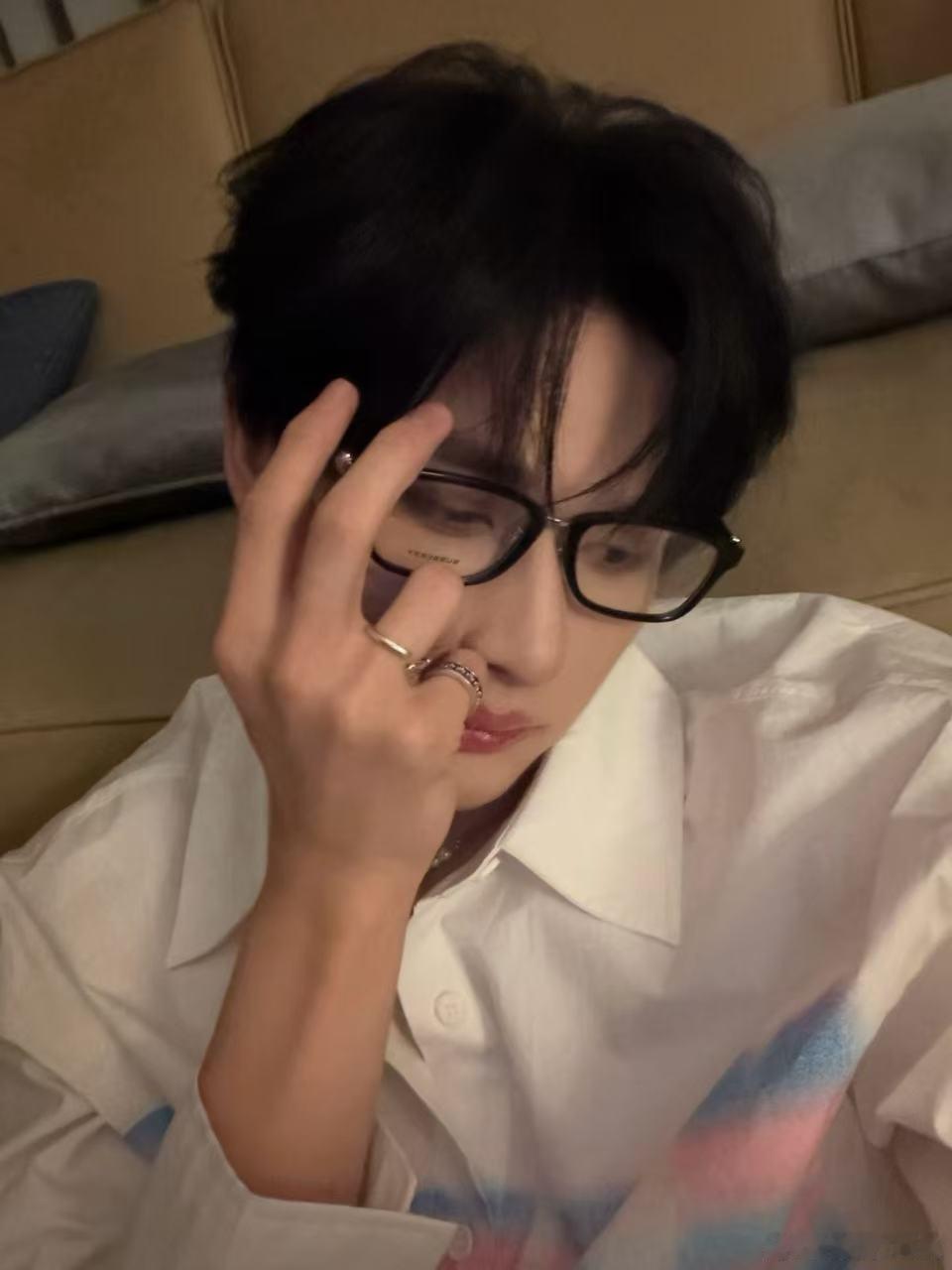 余宇涵舞姿曼妙一分钱奶茶更想要 余宇涵的舞姿曼妙灵动，每一个卡点都踩在心上，舞台