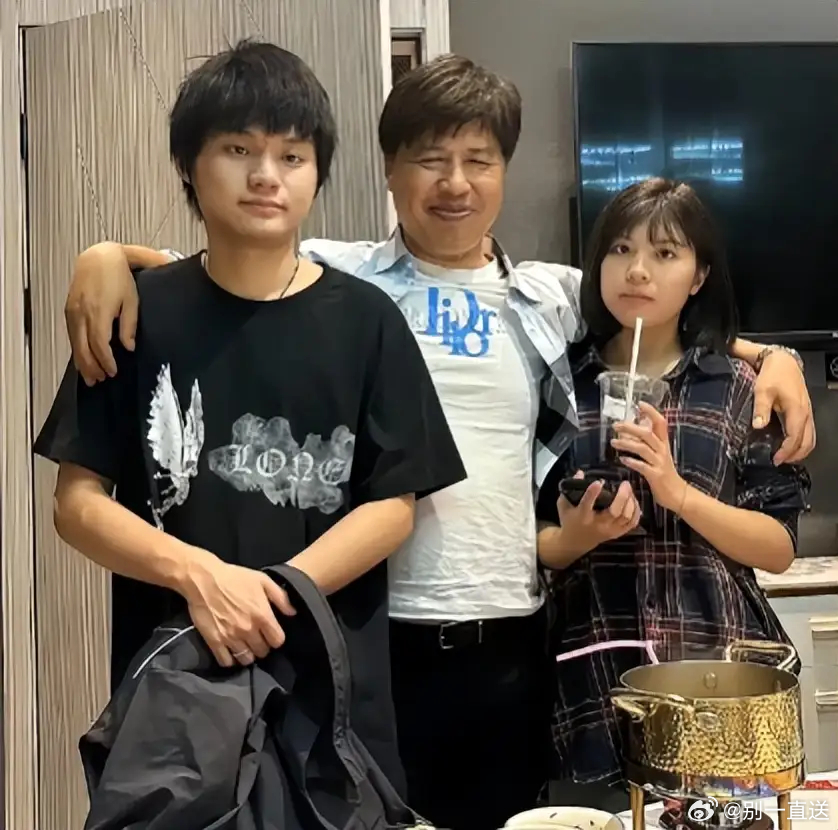 长生爸爸提前开香槟，直播直言AG年总稳进决赛，粉丝集体捏一把汗KPL新鲜资讯持续