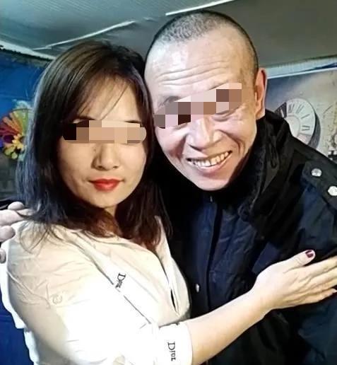 湖北，一老汉联系上附近的一名女技师，随后便达成了500元开房的交易，随后，老汉骑