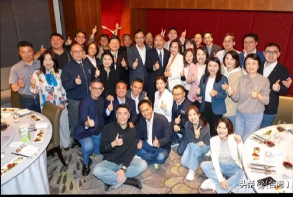 蔡正元入狱的当天，对着媒体记者深情的说:我希望国民党再次执政！

可他念兹在兹的