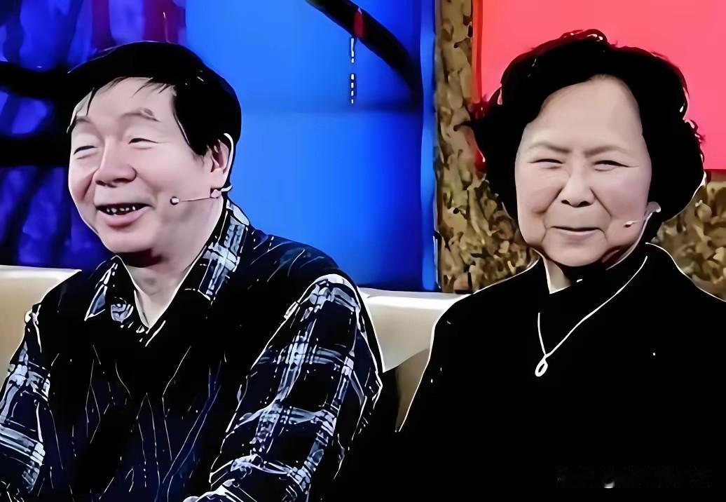 杨洁和王祟秋是一对恩爱夫妻，虽然有年龄差异。但两人相守了48年。，在工作上相互支