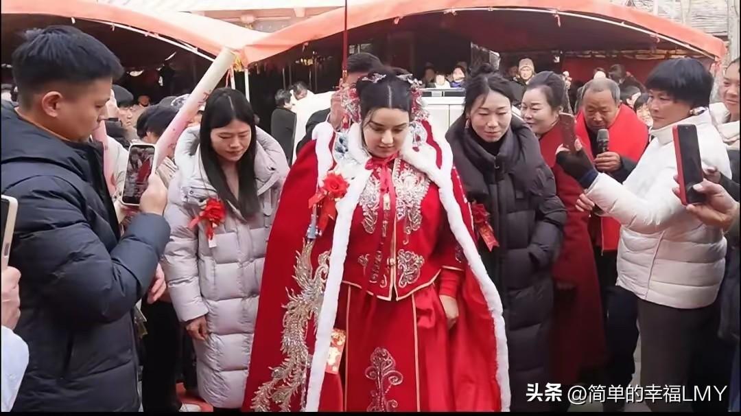 安徽小伙娶了埃及姑娘，村里炸锅了，一场婚礼牵出跨国生活新可能。


安徽太和县坟