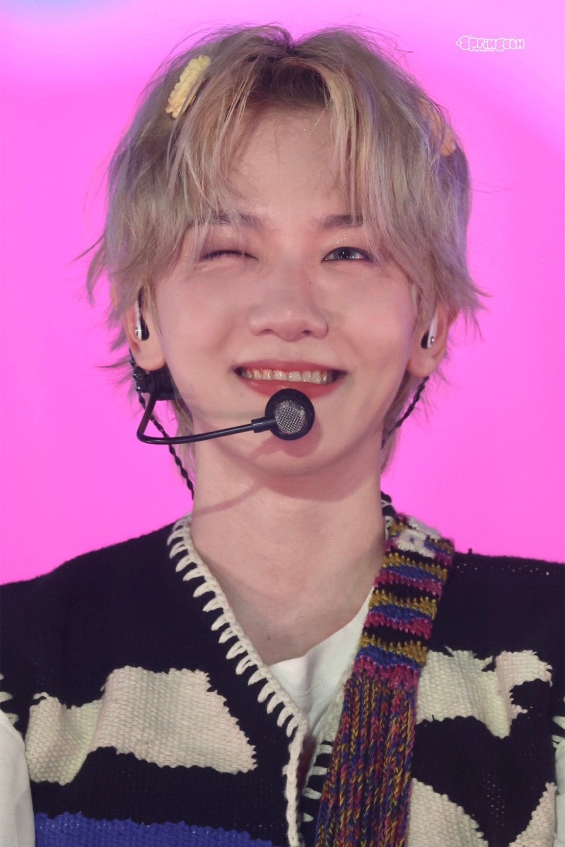 你笑脸盈盈的样子好可爱 好想把全世界都给你 