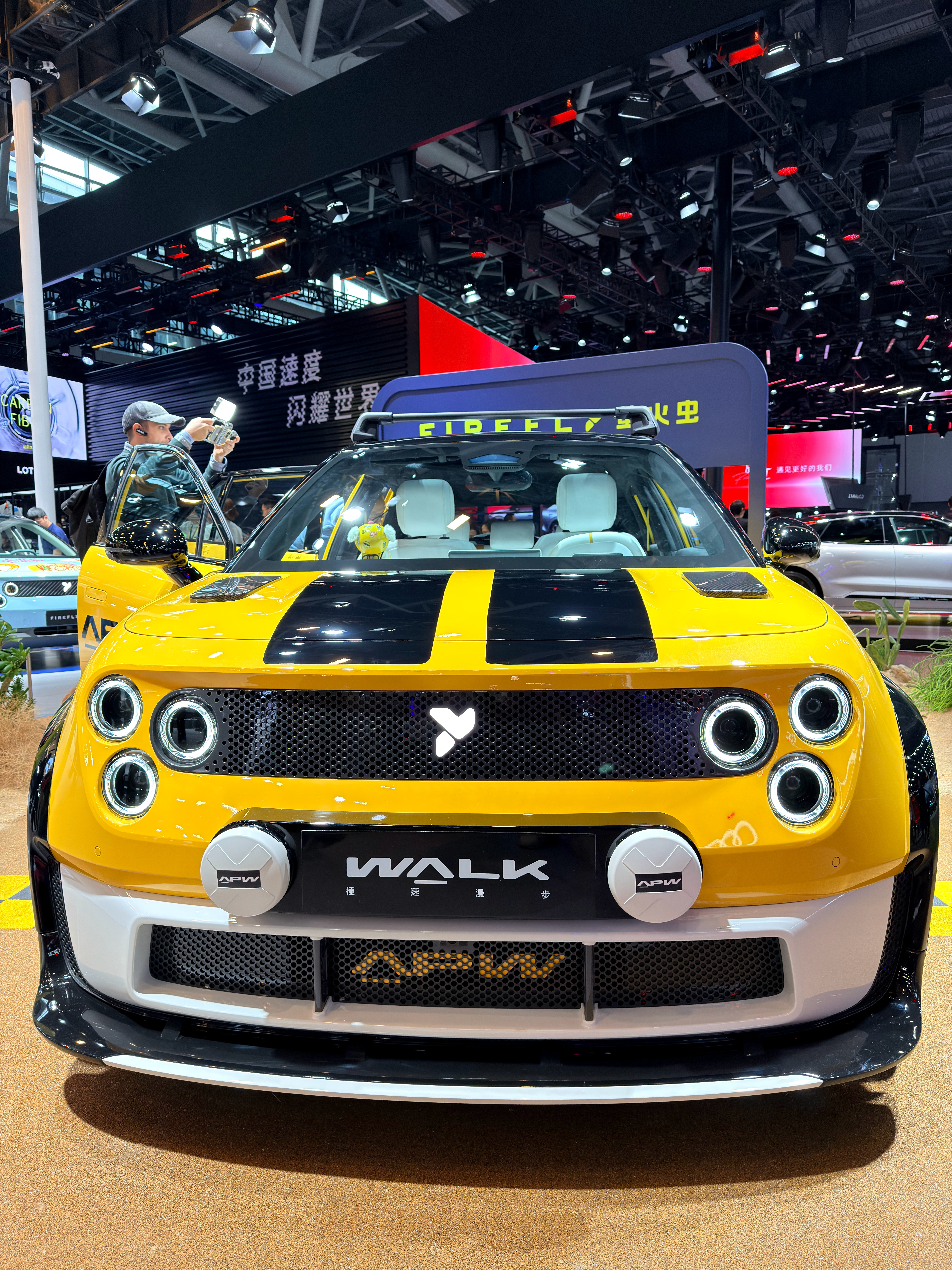 早早来到广州车展，萤火虫新风格，真是不错