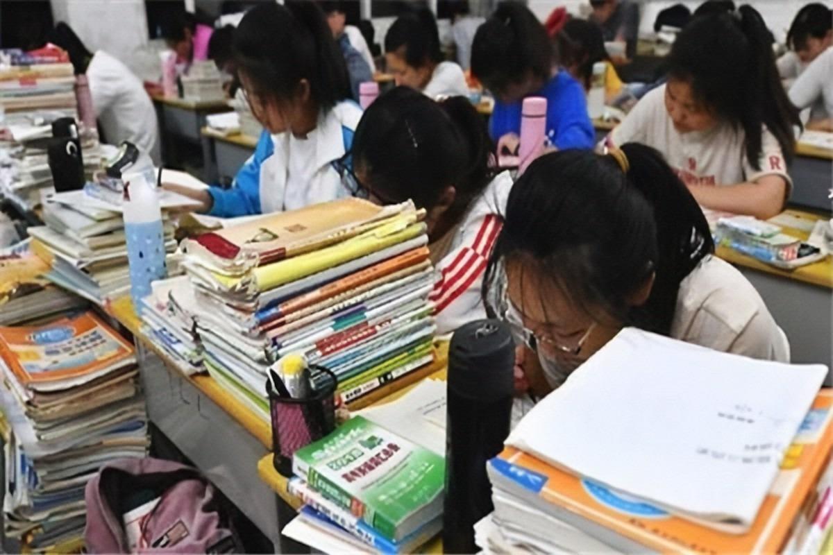 教育巨变，刷题时代彻底终结？
国务院十五五教育规划，直接废掉了延续四十年的刷题套