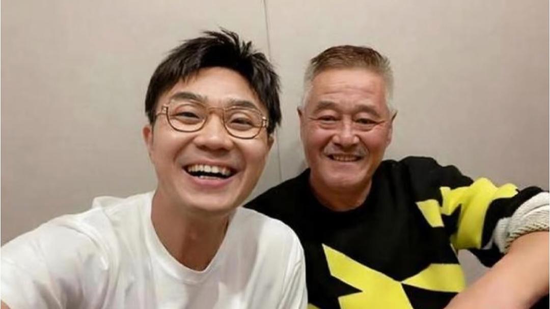 原来我们都误会了赵本山
近日导演大鹏接受采访时，含泪回忆起师傅赵本山:自己第一次