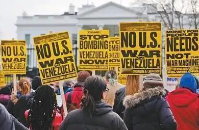 新加坡的小国论被自己打脸了！

俄乌冲突的时候，李显龙阐述了为什么要反对俄罗斯，