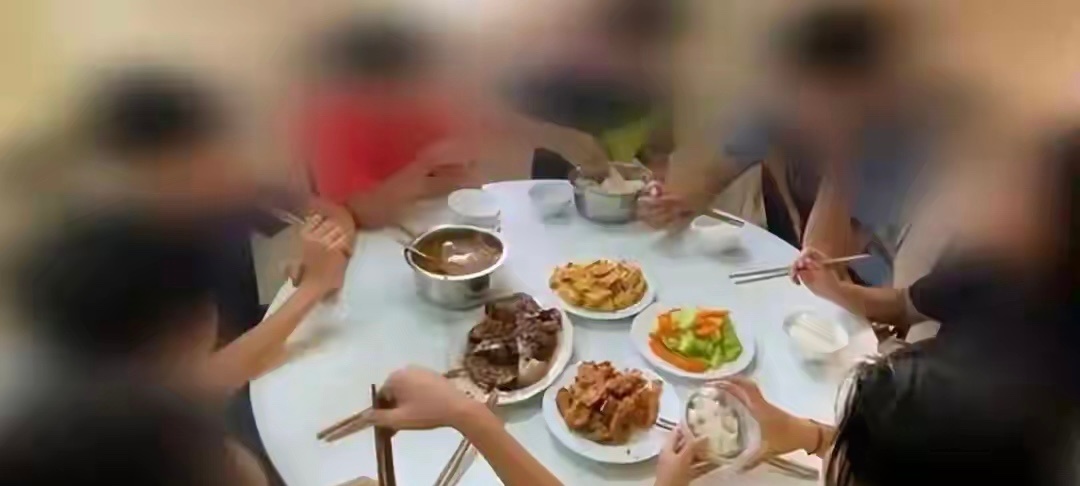 邮轮及集装箱亚运村餐饮画面公开，亚组委展示逾百种自助餐食，试图回应外界对选手食宿
