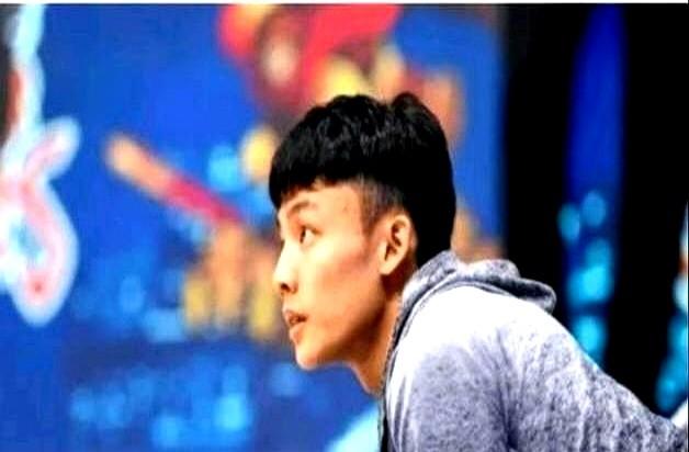 1米79的身高，在美国街球场上就是个“异类”。

开局球队大比分落后，没人把这个