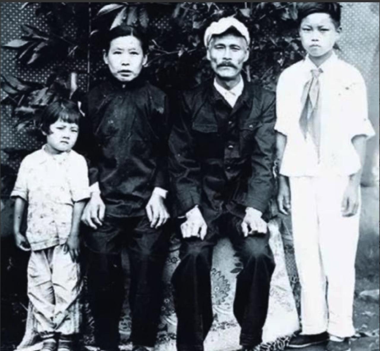 1945年，中国夫妇收养日本遗孤，倾尽所有抚养成人。可他回日本后竟断绝联系，养母