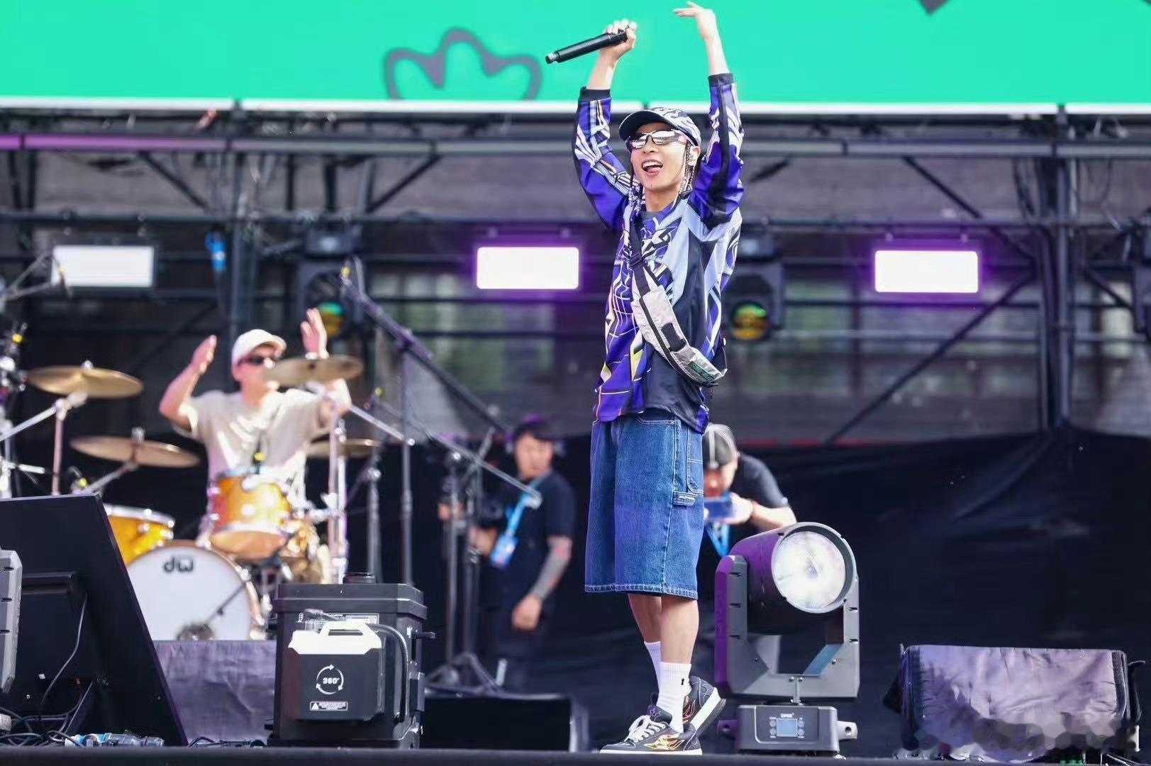 布瑞吉新说唱等太久新说唱2025布瑞吉仔新说唱后台可真是忙到爆炸啊，疯狂社交哈哈