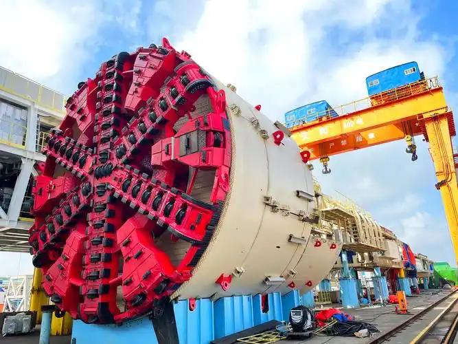 “中国怎么可能掌握如此先进的技术？”中国建造出了国产盾构机，国外专家纷纷提出了质