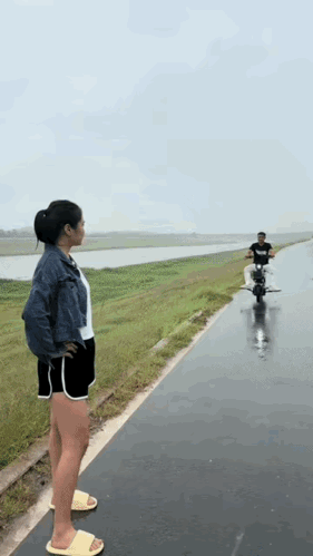 这种地方，为什么不带把雨伞？