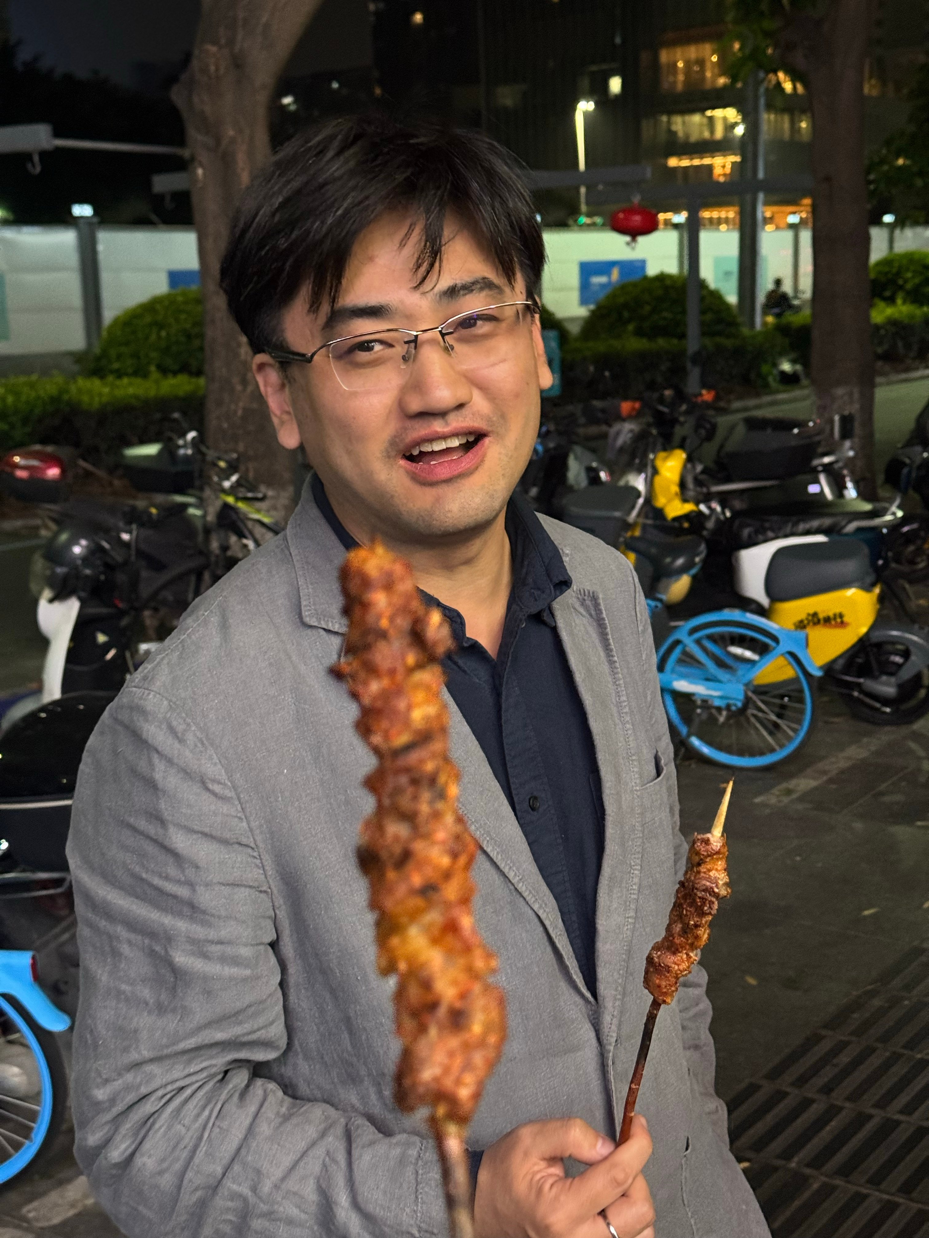 晚上带师父吃酒喝肉，白天带他健康运动，真的，我这徒弟当的，真的太好了。 