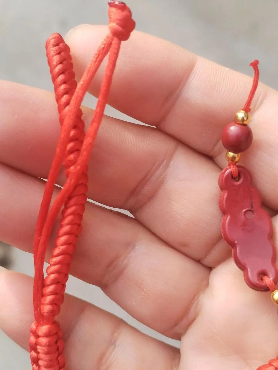 质量太差了，带了一天断了，弄得心里挺别扭的，超级差