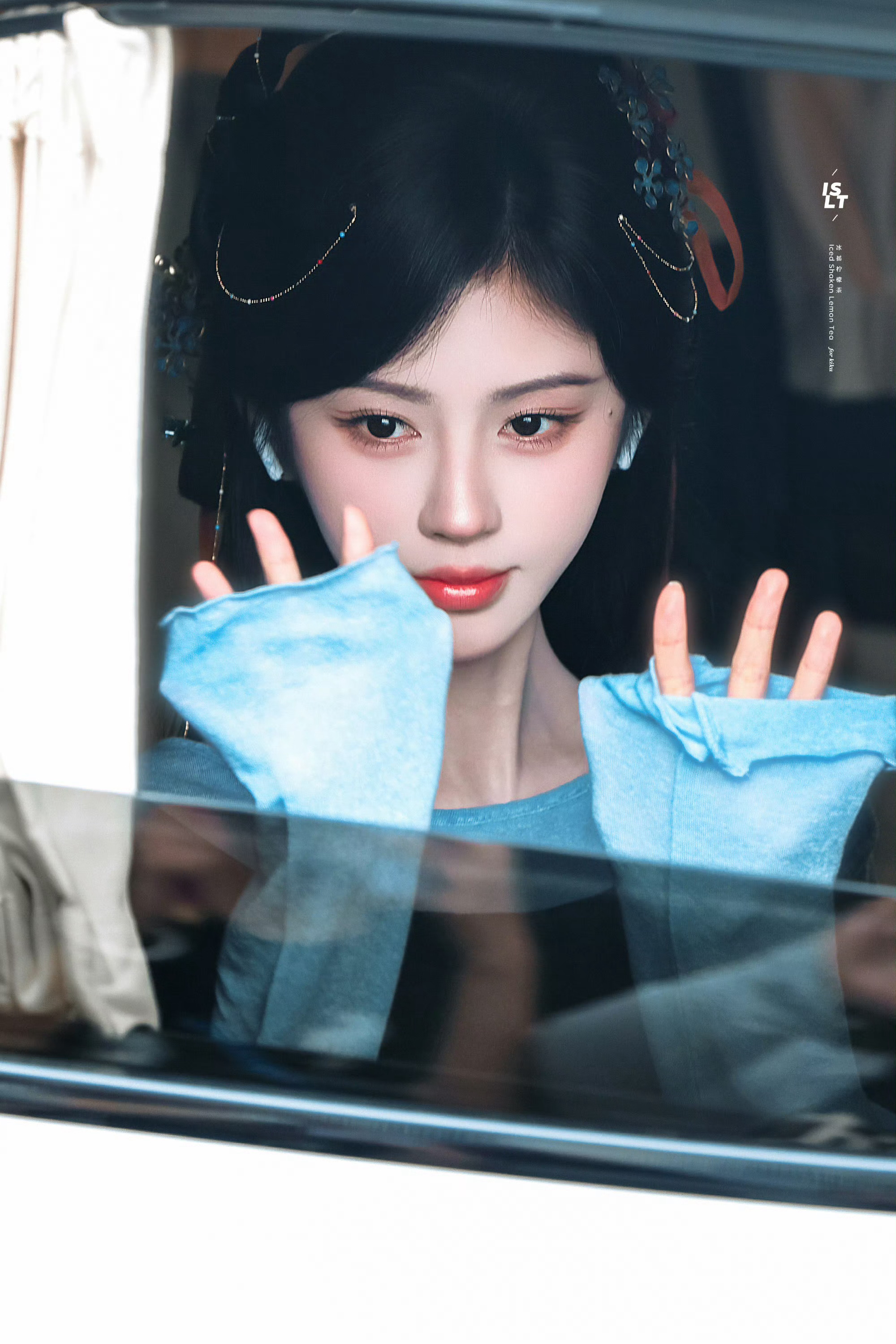 jjy鞠婧祎jjy 鞠婧祎阿黛“原来花路不是一条铺满繁花 但她走过的地方 一路生