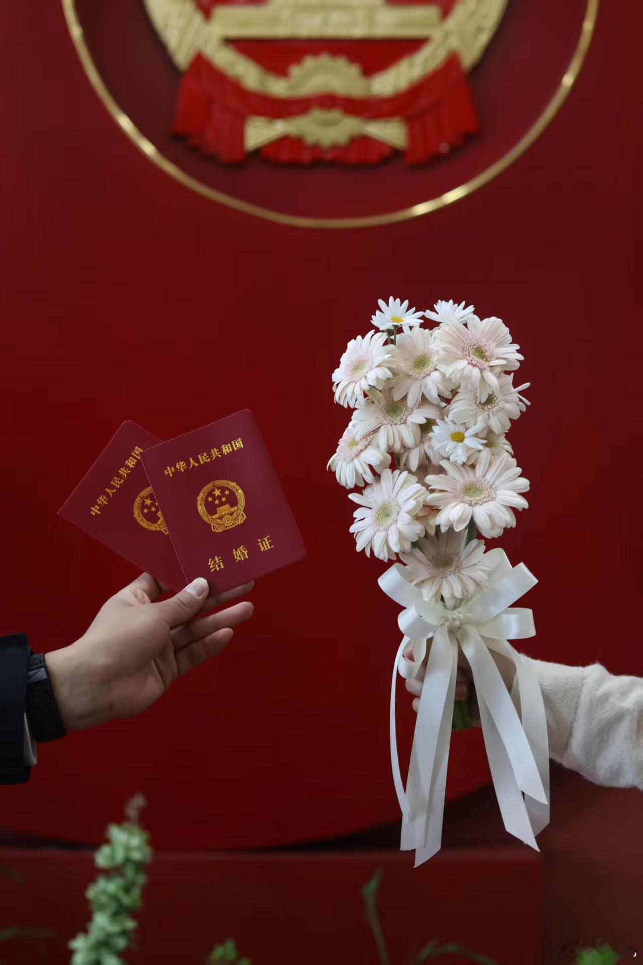 在上海领证一站式搞定备婚烦恼 领结婚证不该是闯关一样的体验，一站式服务把复杂的环