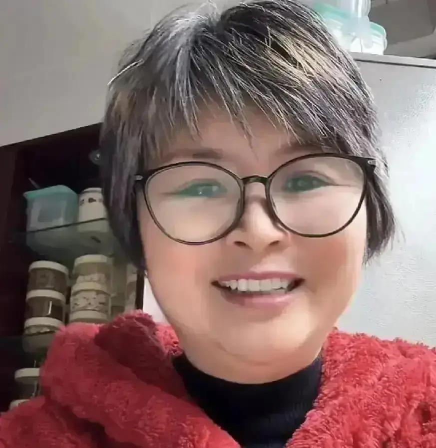 幕后写脚本的人被踢出局，账号一夜掉粉50万
 
刘宁做了三年分镜、脚本、剪辑，彭