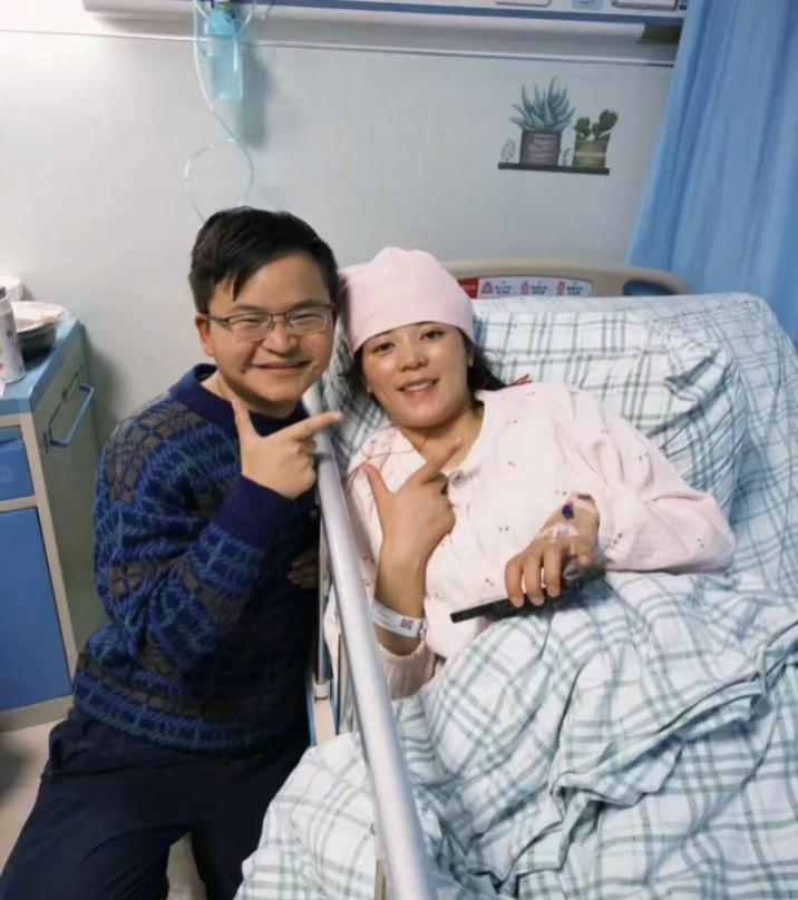 抗震小英雄林浩升级当爸
当年汶川地震中勇救同学的9岁少年林浩，如今迎来女儿林添佳