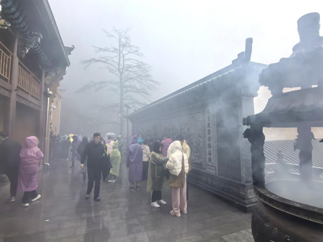 浓雾中的九华山小天台