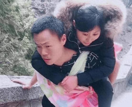 2008年，山东21岁女子为爱翻墙私奔摔成瘫痪，男友知道后，不惜与父母断绝关系，