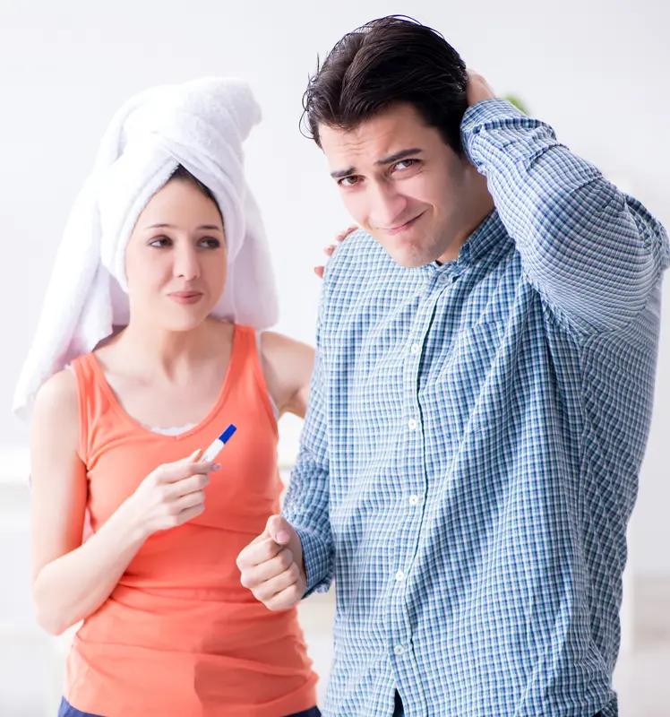 如何让女友的父亲接受自己?主动帮忙做事，展现勤劳。在女友家主动帮忙做事，展现勤劳