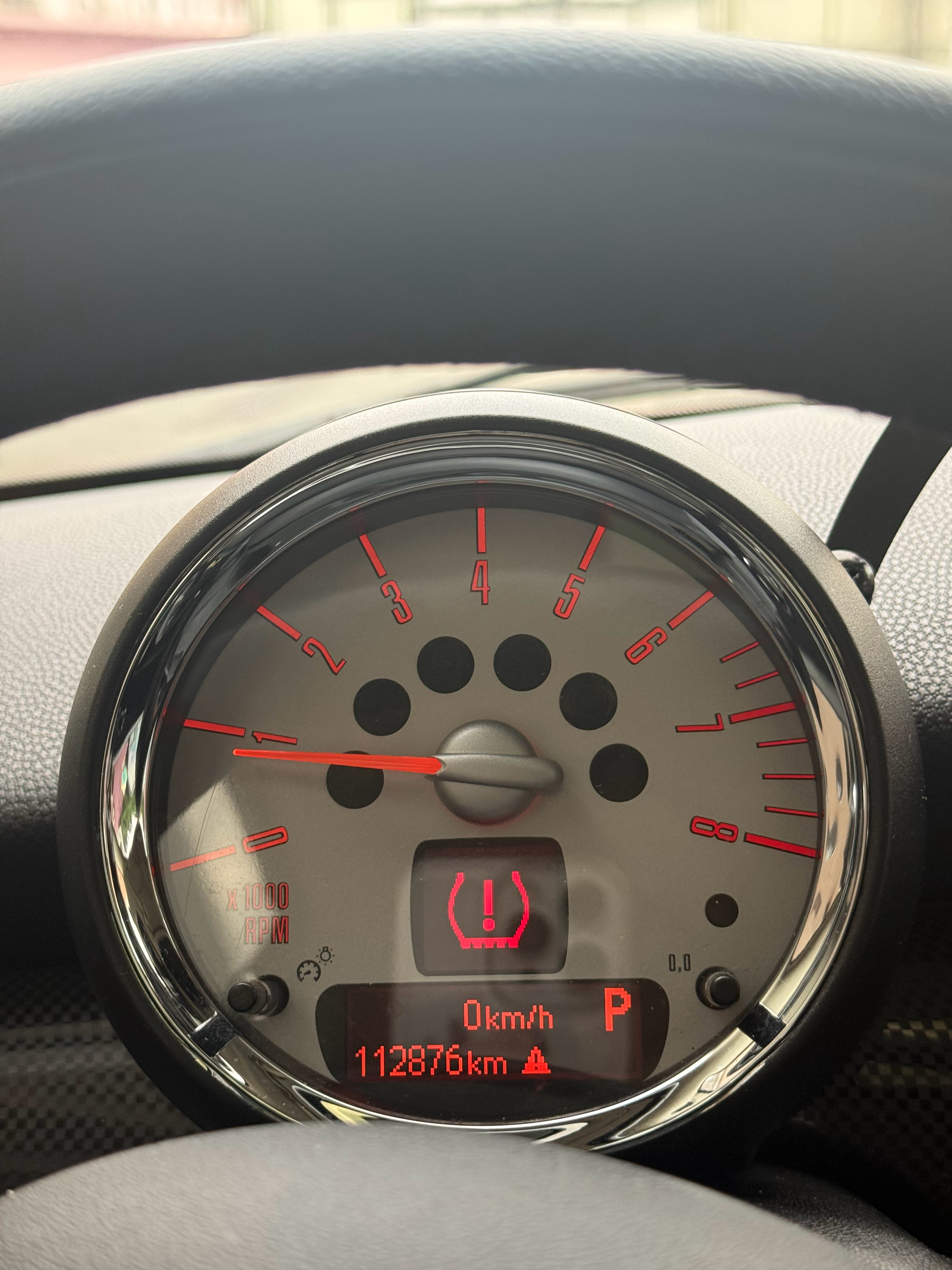 上车第一时间看看车况，嗯，正常。 