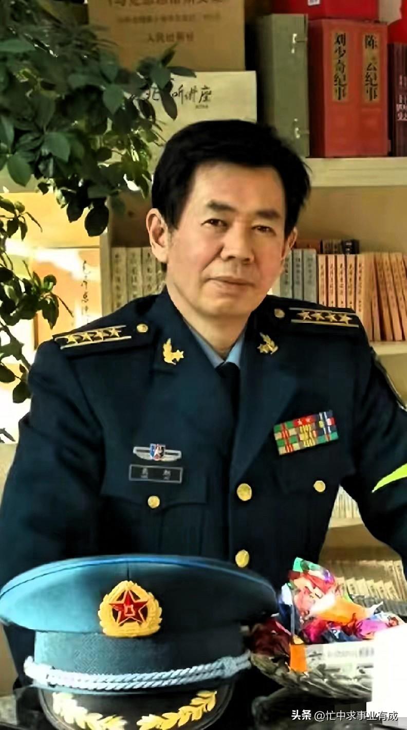 戴旭抛出的这记重锤，砸碎了多少人死死捧着的道德牌坊！

这位国防大学教授一针见血