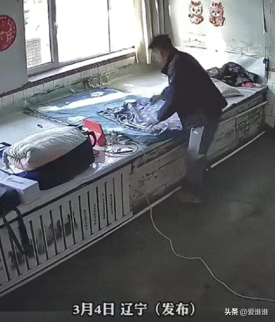 “故土难离！”辽宁一男子独自回到已无人居住的老家过年，因为父母已经离世，春节结束