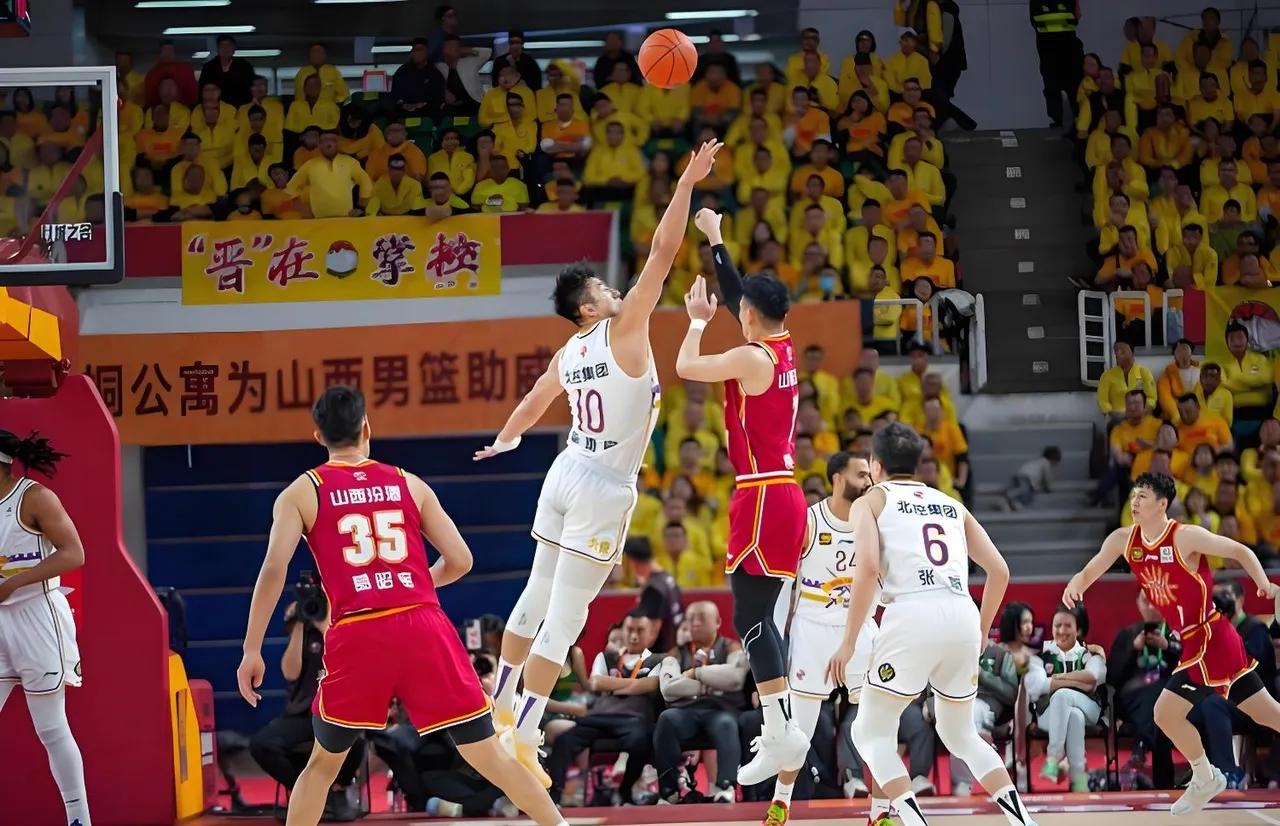 这是命令不是商量！中国篮协太硬气了
近期中国篮协放出重磅消息，未来三年要把CBA