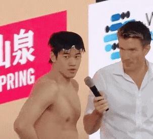 潘展乐这小伙子，真的是太牛了。800米夺冠啊，就跟玩儿似的。

他夺冠之后还凡尔