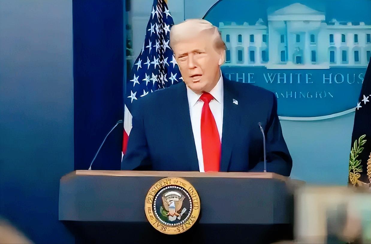 离谱到家了！全球最关键的能源运输要道航运近乎停摆，油价差点飙到天上去，不料特朗普